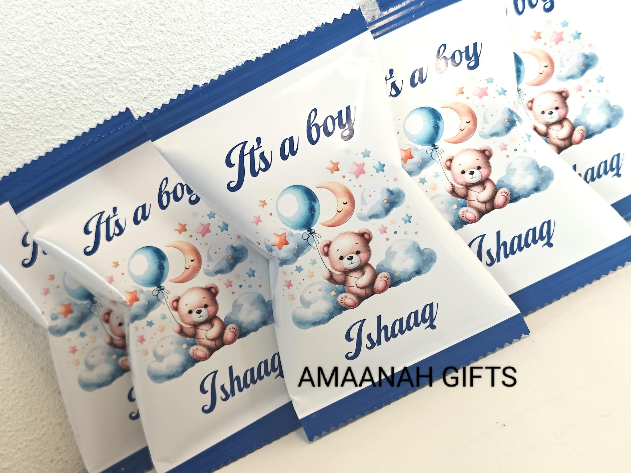 Gepersonaliseerde chipszakjes geboorte bedankje met de tekst "It's a Boy", beertje, ballonnen en naam van de baby.