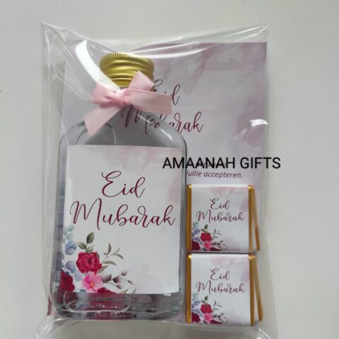 Eid zam zam pakket met flesje, bloemen Eid Mubarak label en vier Eid Mubarak chocolaatjes.