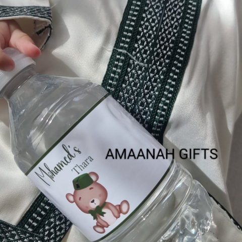 Gepersonaliseerd waterfles label voor thara feest met naam en teddybeer op flesje