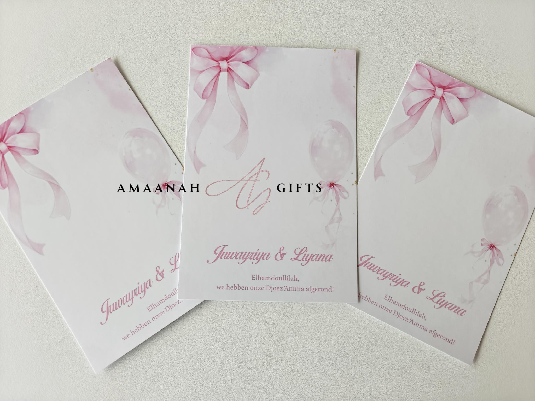 Gepersonaliseerde Djoez Amma tafelkaarten met naam en feestelijke roze strik