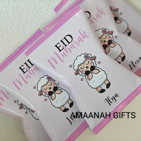 Gepersonaliseerde Eid chipszakjes in roze met naam en schaapje illustratie