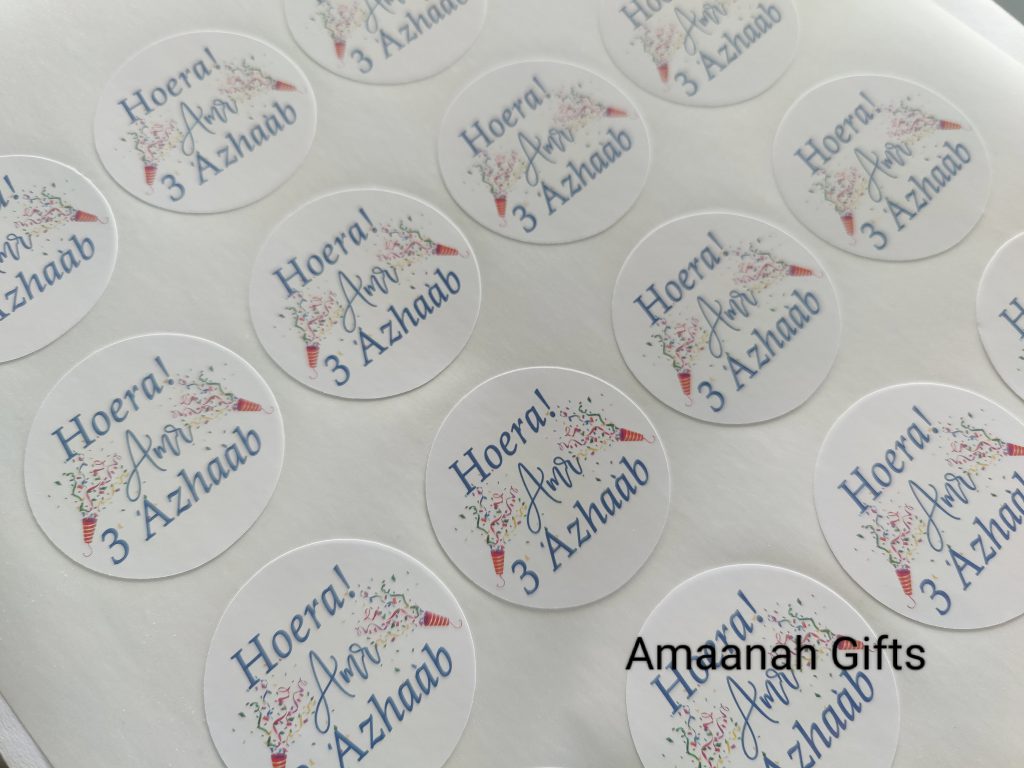 Hoera 3 jaar hizaab traktatie sticker gepersonaliseerd