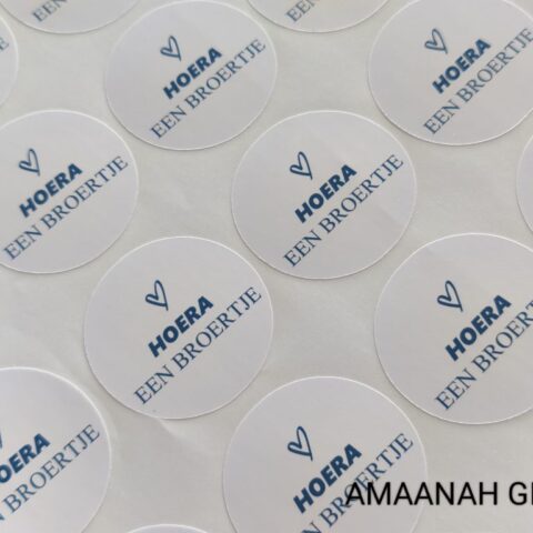 Traktatie stickers geboorte aankondiging hoera een broertje